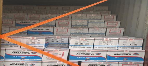 المنافذ تجلي حاويات تحتوي على مواد خطرة من الموانئ