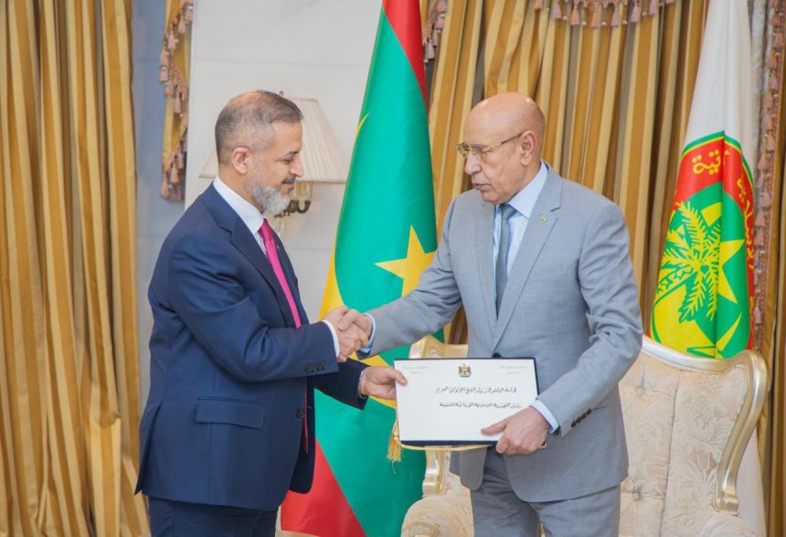 وزير التخطيط يسلم الرئيس الموريتاني دعوة رسمية لحضور القمة العربية