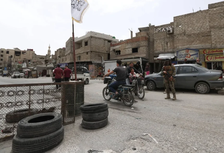 وسائل إعلام سورية: مقتل رئيس بلدية صحنايا وابنه رمياً بالرصاص