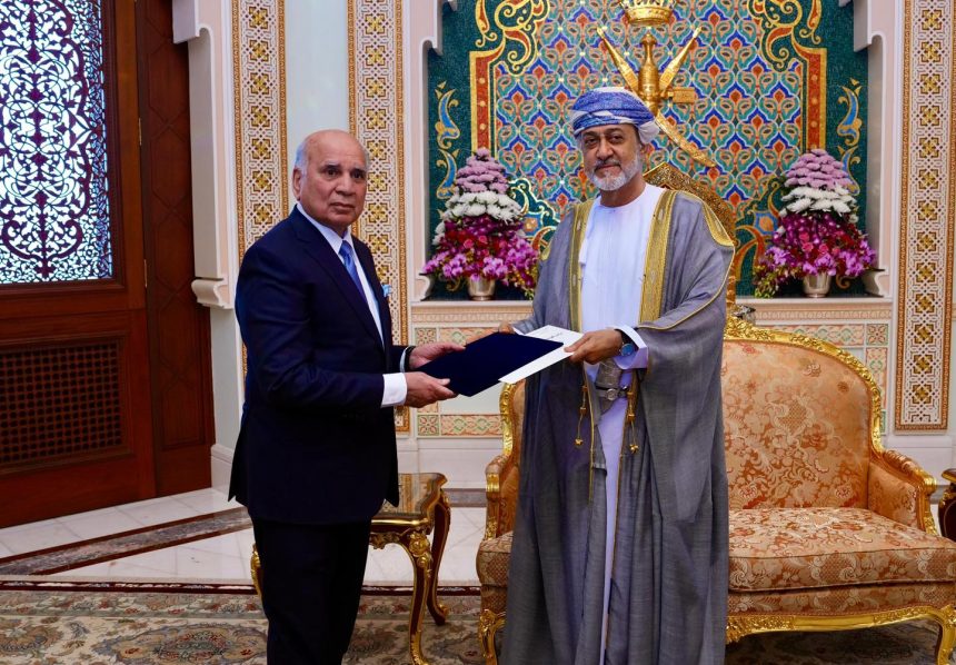 العراق يسلّم سلطان عُمان دعوة رسمية لحضور القمة العربية في بغداد