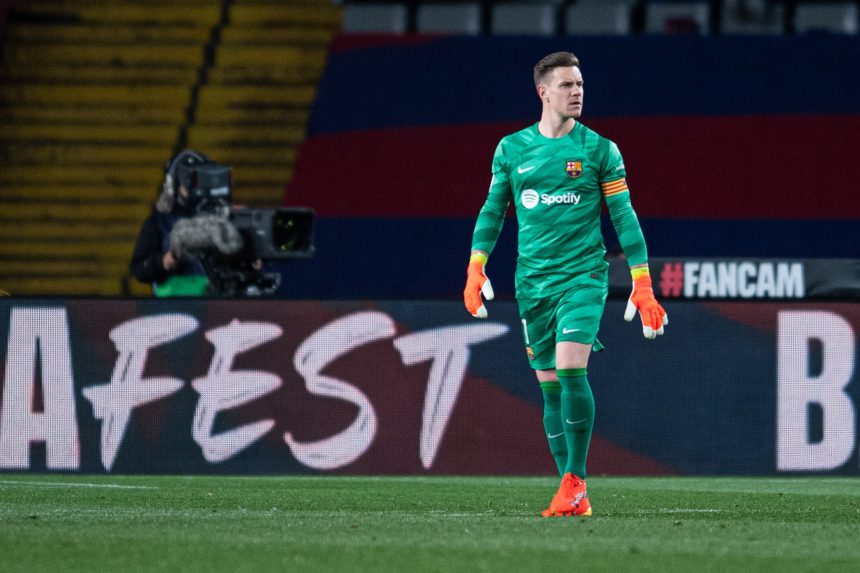 بعد غياب طويل.. شتيغن يعود لحراسة مرمى برشلونة