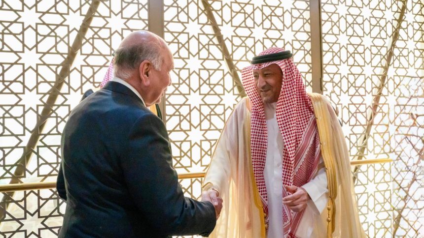 وزير الخارجية يصل إلى السعودية في زيارة رسمية