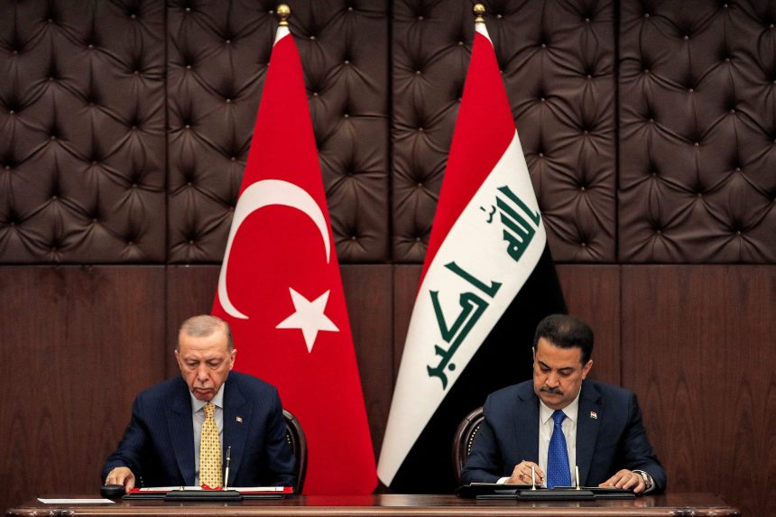 وفد عراقي رسمي يصل إلى تركيا تمهيدًا لتوقيع مذكّرات تفاهمٍ ثُنائية بين البلدين