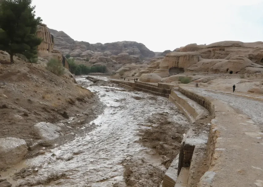 وفاة سائحة وابنها... السيول تضرب مدينة البتراء الأثرية في الأردن