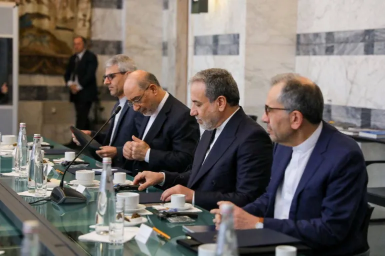 بوتين يؤكد للرئيس الايراني استعداد روسيا لتعزيز الحوار للوصول إلى اتفاق بشأن البرنامج النووي