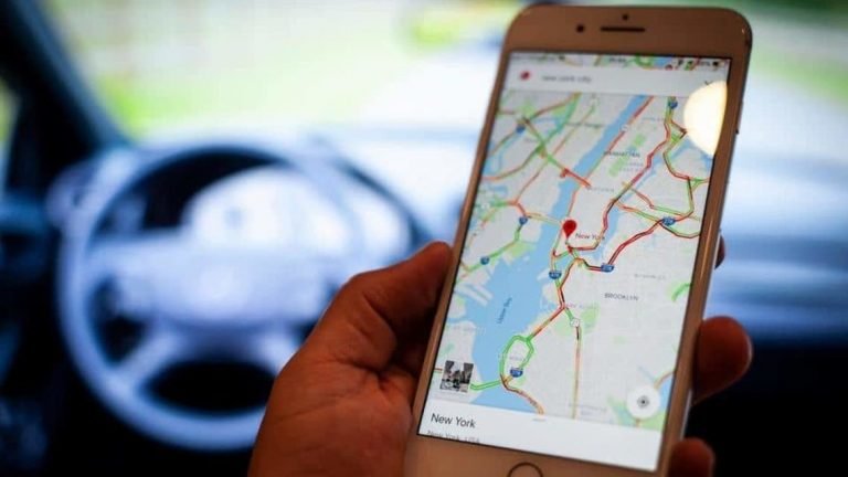 ضبط 4 امريكيين بحوزتهم جهاز تحديث خرائط بمنطقة الكرادة وسط بغداد