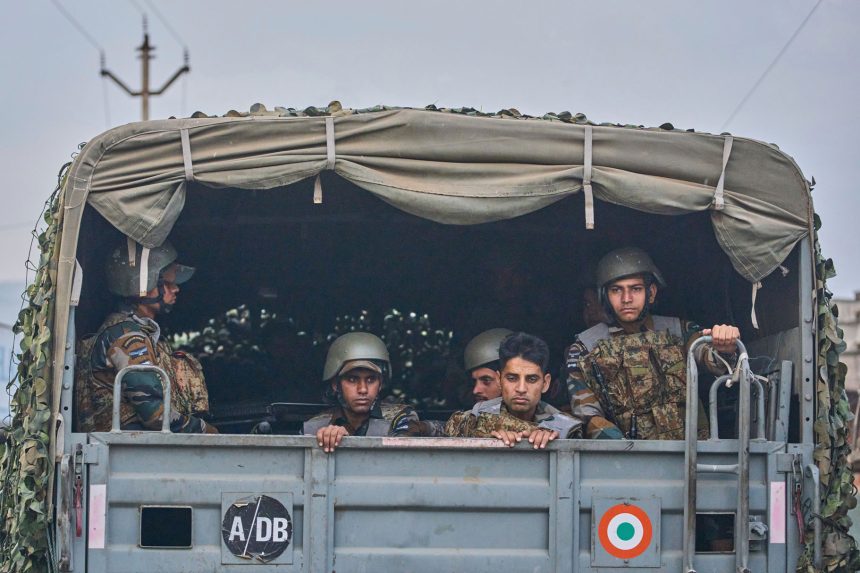 الحكومة الباكستانية: تفويض الجيش باتخاذ إجراءات للرد على الضربات الهندية