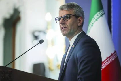 ايران ترحب بقرار الولايات المتحدة وقف الهجمات ضد الحوثيين في اليمن