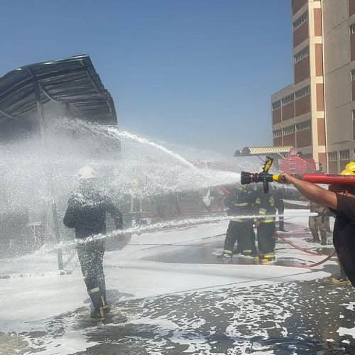 بالصور.. اندلاع حريق داخل مطحنة تابعة للعتبة العلوية في النجف