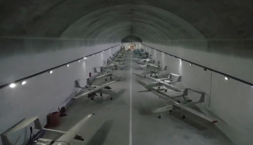 الحرس الثوري الايراني يكشف عن قاعدة للطائرات المسيرة تحت الأرض