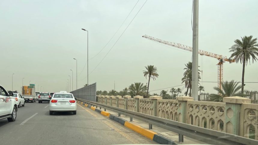 إغلاق مؤقت لجسر الطابقين باتجاه الكرادة يتسبب باختناقات مرورية شديدة