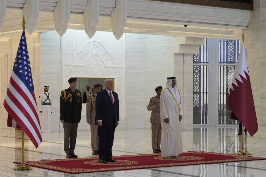 أمير قطر والرئيس الأمريكي يشهدان التوقيع على عدد من الاتفاقيات الثنائية بين البلدين