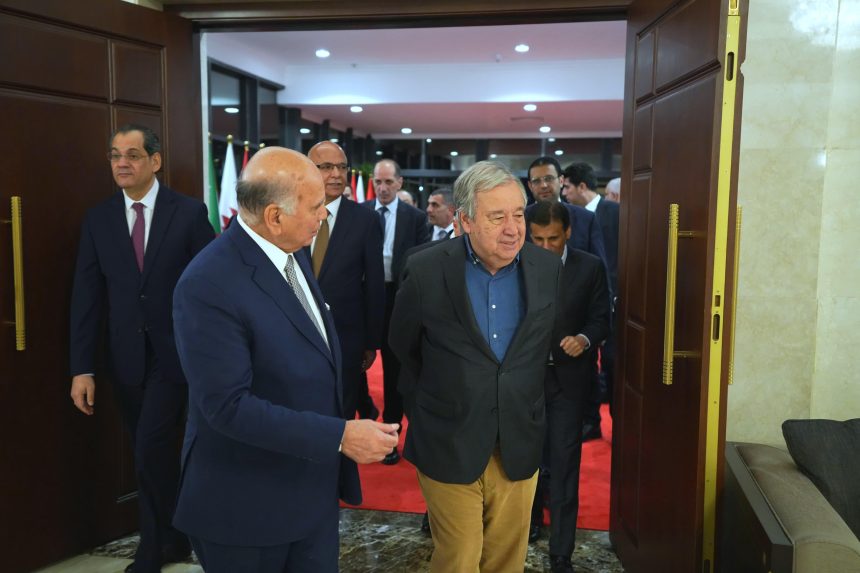 الأمين العام للأمم المتحدة يصل إلى بغداد للمشاركة في أعمال القمة العربية