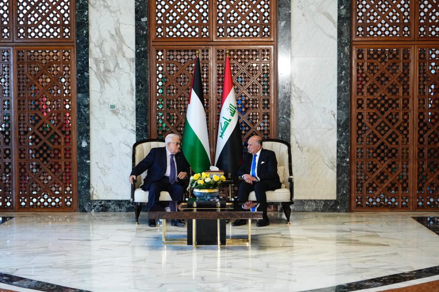 الرئيس الفلسطيني يصل إلى مطار بغداد للمشاركة في القمة العربية