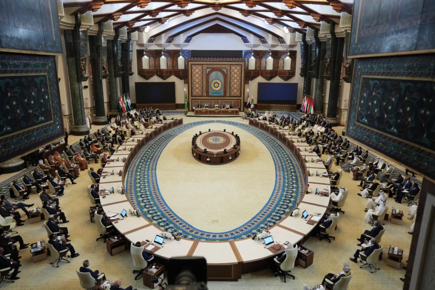 رئيس الجمهورية يعلن انتهاء أعمال الجلسة الافتتاحية وبدء جلسة العمل المغلقة للقمة العربية