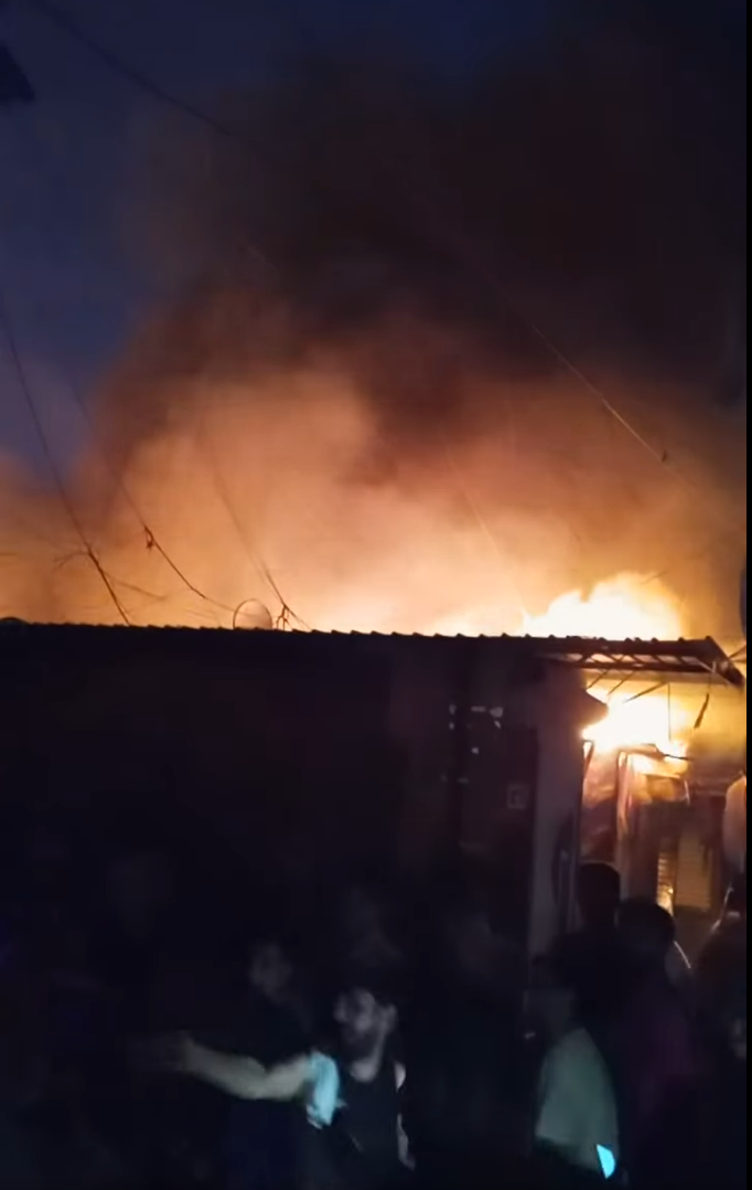 اندلاع حريق في سوق مريدي بمدينة الصدر شرقي بغداد