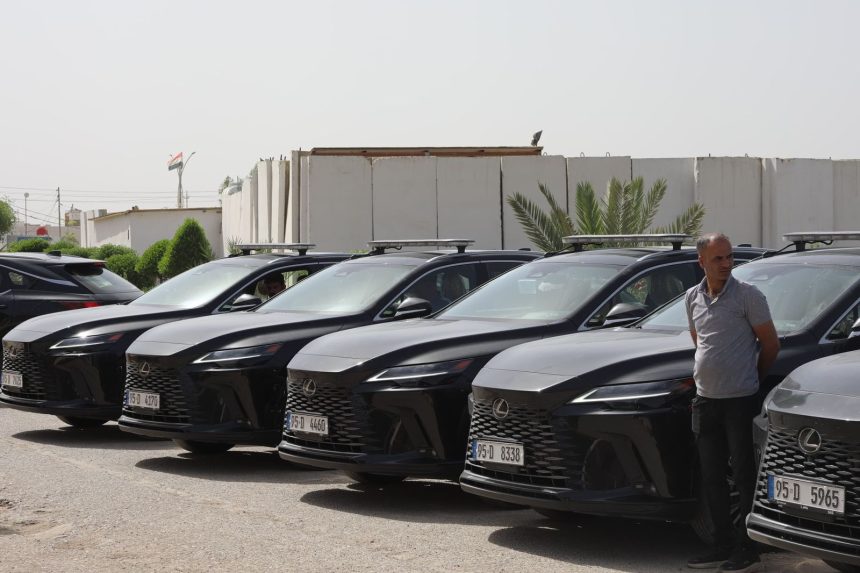 وزير الداخلية يجهز دوريات الطريق السريع من الرطبة الى البصرة بعجلات لكزس 2025