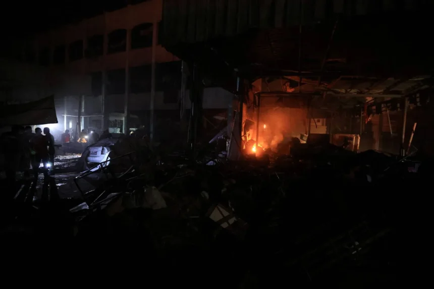 وسائل إعلام: 50 شهيدا بقصف إسرائيلي على مدرسة تؤوي نازحين ومنزل في غزة