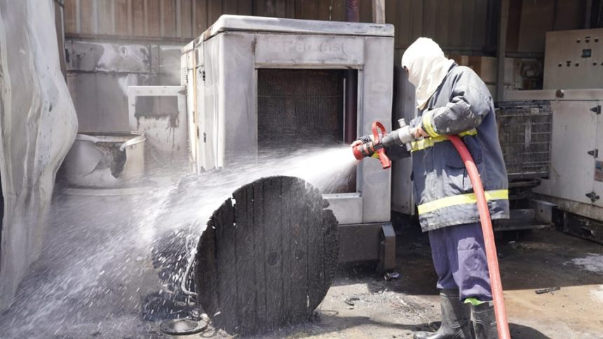 إخماد حريق اندلع داخل مولدات كهربائية ومخزن في شارع الضلال ببغداد