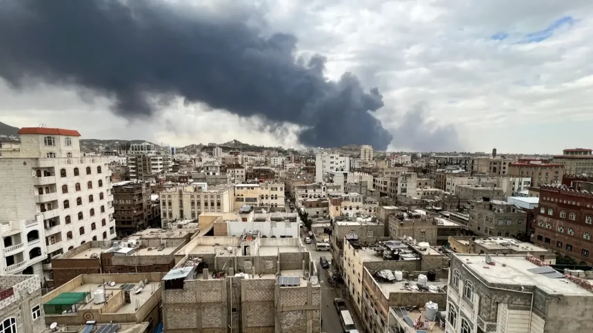 غارات إسرائيلية تستهدف مطار صنعاء