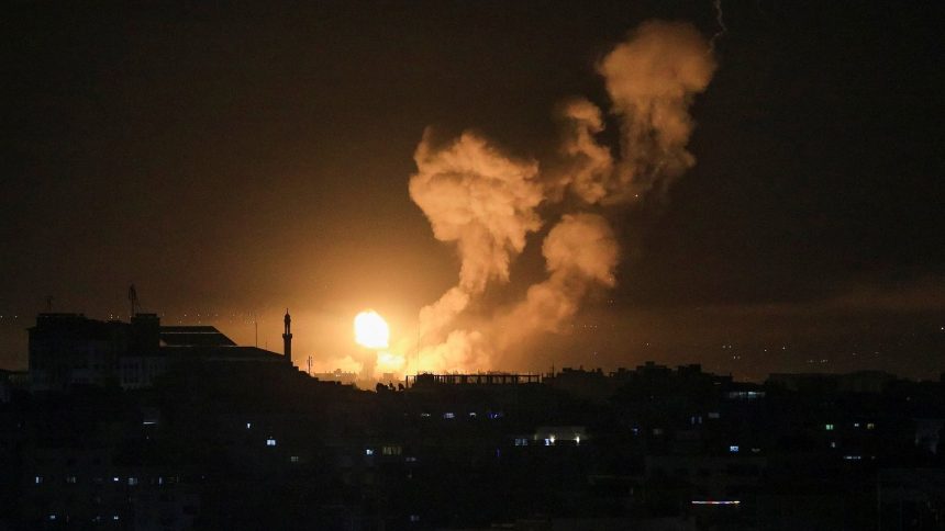 غارات إسرائيلية تستهدف عدة مواقع في الساحل السوري