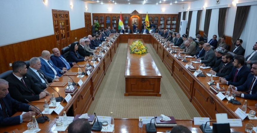 انطلاق اجتماع الأحزاب الكردية في اربيل لمناقشة إيقاف تمويل رواتب موظفي الإقليم