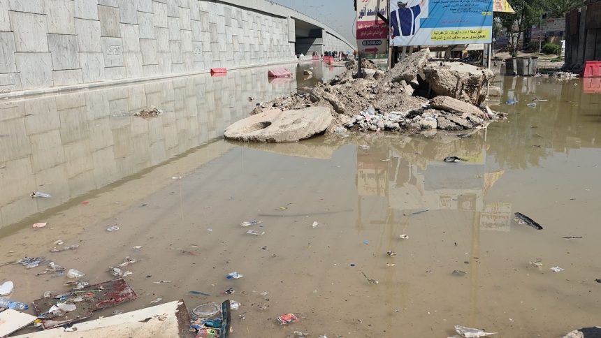 أمانة بغداد: ننسق مع وزارة الإعمار لغلق المنفذ المغذي لأنبوب المياه المكسور في مجسر الزعفرانية