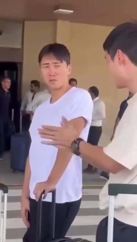 بالفيديو.. وفد المنتخب الكوري الجنوبي يصل البصرة استعداداً لملاقاة منتخبنا الوطني يوم الخميس المقبل