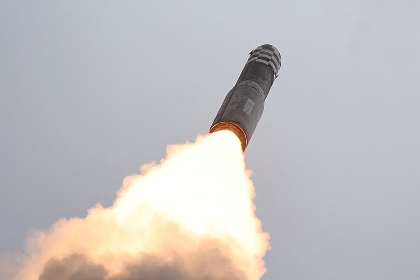 وسائل اعلام: اطلاق صاروخ باليستي من اليمن تجاه اسرائيل