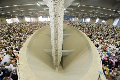 الحجاج يبدأون رمي "جمرة العقبة" الكبرى في مشعر منى