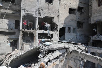 الدفاع المدني: 15 شهيدا وعشرات المصابين بقصف إسرائيلي على حي الصبرة في غزة