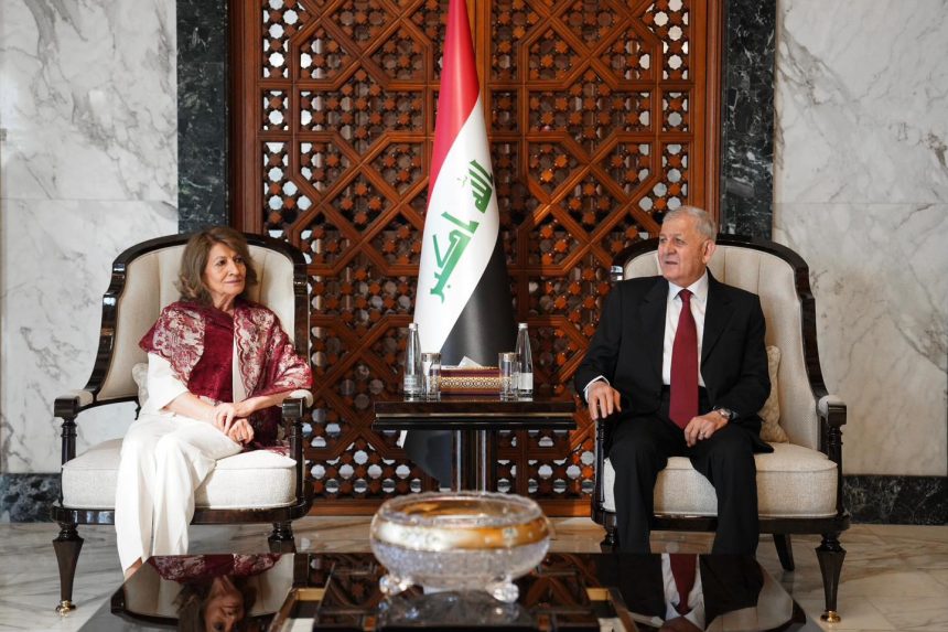 رئيس الجمهورية يصل فرنسا للمشاركة في مؤتمر الأمم المتحدة الثالث للمحيطات في مدينة نيس