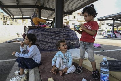 مفوضية اللاجئين تعلن وقف الدعم الاستشفائي والنقدي والتعليم للاجئين السوريين في لبنان