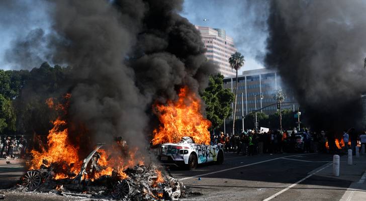 فوضى في شوارع لوس أنجلوس وترامب يهدد بإرسال المارينز
