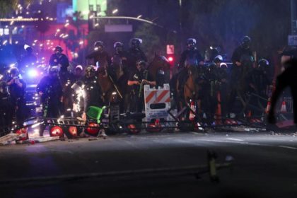 شرطة لوس أنجلوس تعلن فرض حظر على التجمع في وسط المدينة