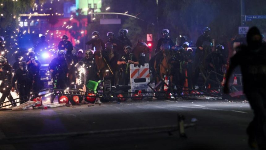 شرطة لوس أنجلوس تعلن فرض حظر على التجمع في وسط المدينة