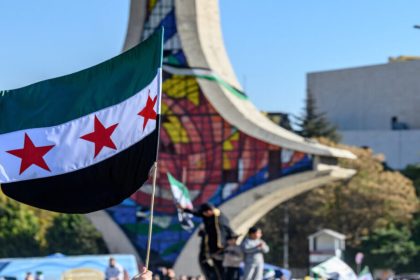 سوريا تحدد سعر التأشيرة للعراقيين بـ250 دولاراً وتعفي مواطني الأردن ولبنان