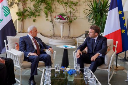 رئيس الجمهورية ونظيره الفرنسي يؤكدان ضرورة بذل الجهود لتخفيف حدة التوترات وتعزيز السلام