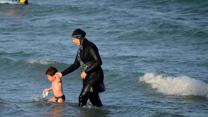 السلطات السورية تصدر تعليمات جديدة بشأن قواعد اللباس في الشواطئ والمسابح