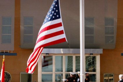 الخارجية الأمريكية: قرار تقليص بعثتنا في العراق اتخذ بناءً على تحليلات امنية حديثة