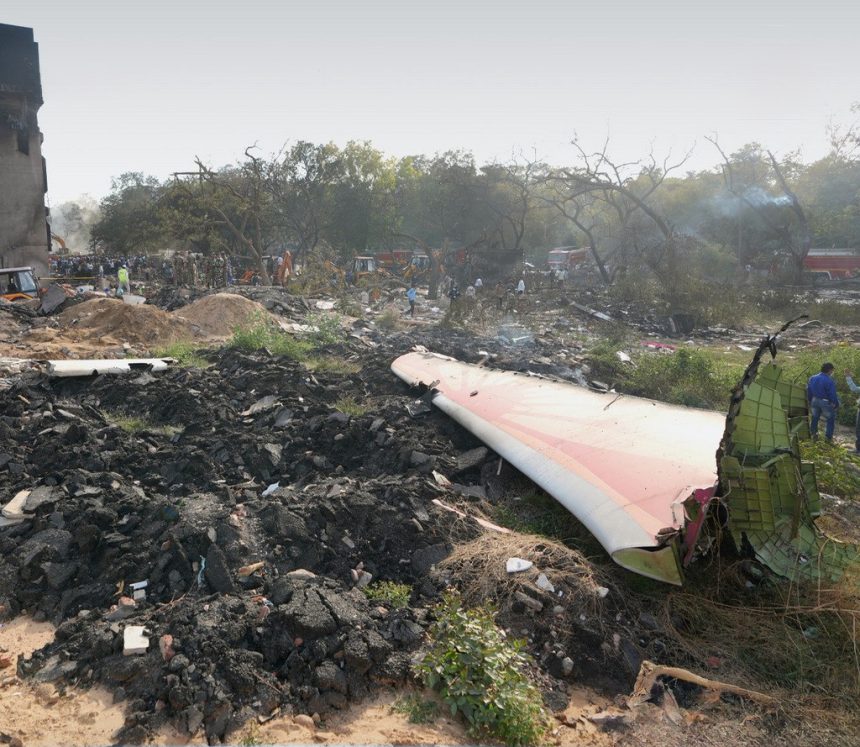 أسهم شركة "بوينغ" الامريكية تهوي بعد تحطم الطائرة الهندية