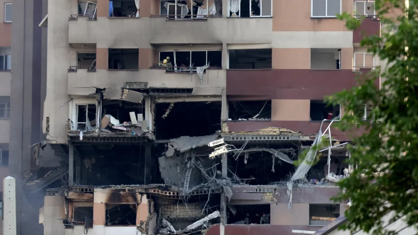 وكالة مهر الإيرانية: سماع دوي انفجار قوي في محيط قاعدة جوية بهمدان غربي إيران