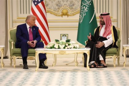 ولي العهد السعودي وترامب يناقشان ضرورة ضبط النفس وخفض التصعيد ويؤكدان على أهمية تحقيق الأمن والسلام في المنطقة