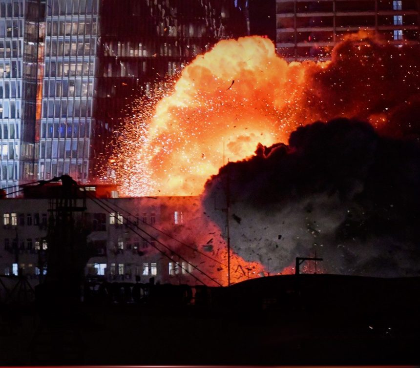 شرطة تل أبيب: المنطقة تعرضت لعدة أنواع من الصواريخ وهناك مبان انهارت وأخرى دمرت فيها طوابق كاملة