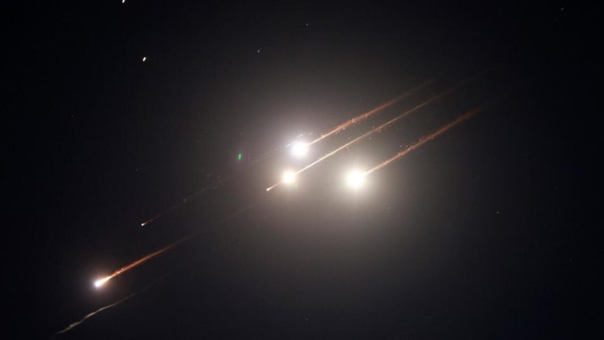 وكالة أنباء فارس الإيرانية: الصواريخ الإسرائيلية تستهدف 4 نقاط في محافظة أذربيجان الشرقية