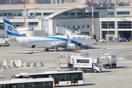 اسرائيل تعلن إغلاق جميع المطارات والمجال الجوي