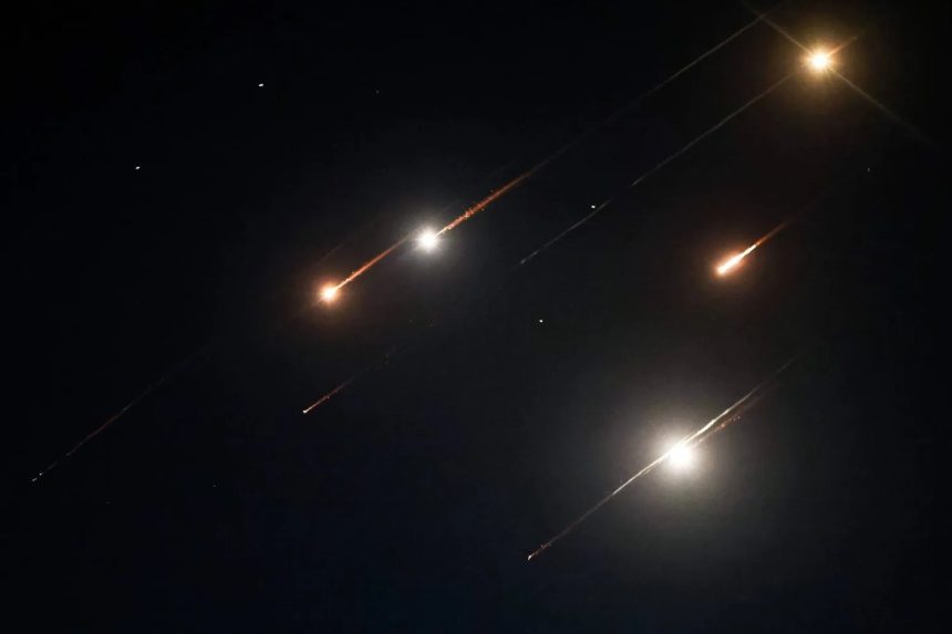 وصول دفعة من الصواريخ الإيرانية إلى تل أبيب وصفارات الانذار تدوي في اسرائيل