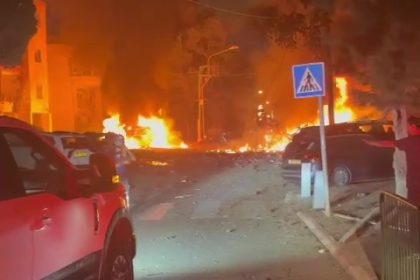 انفجارات ضخمة تضرب أنحاء في تل أبيب وحيفا بفعل الصواريخ الايرانية