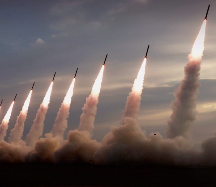 مسؤول إيراني: إذا هاجم الكيان مبانٍ سكنية فلن يبقى في إسرائيل مكان آمن