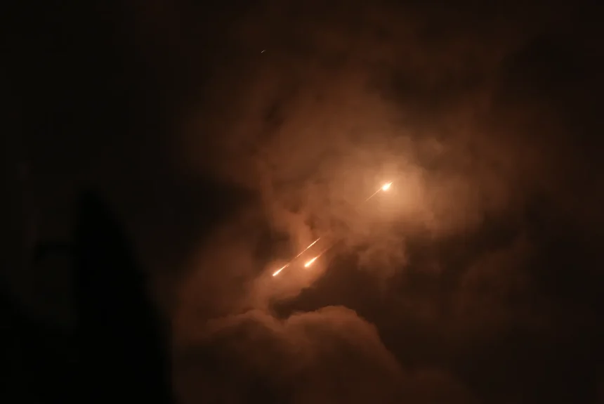 الحرس الثوري الإيراني يعلن استهداف قواعد جوية إسرائيلية في هجمات جديدة